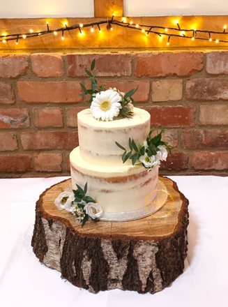 Semi-naked Wedding Cake | Semi Naked Wedding Cake | Rustic Weddng Cake