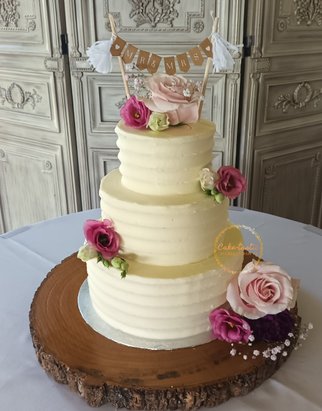 Buttercream Wedding  Cake | Textured Wedding Cake | Weddig Cake with Fkowers | Worcestershire Wedding | Cotswold Wedding Cake