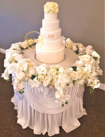 Wedding Cake | Worcestershire Weddings | Cotswold Wedding Cakes | Cotswold Wedding Cake Maker | Worcestershire Wedding Cake Maker | Wedding Cakes | Worcestershire Wedding | Cotwold Wedding | Fondant Wedding Cake | MOdern Wedding Cake | Pearls and Flowers Wedding Cake