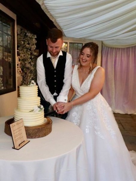 Wedding Cakes | Worcestershire Weddings | Cotswold Weddings | Wedding Services | Bespoke Wedding Cakes | Buttercream Wedding Cake | Semi-Naked Wedding Cake | Traditional Wedding Cake | Naked Wedding Cake 