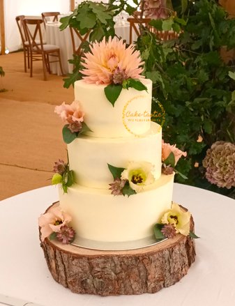 Buttercream Wedding Cake | Fresh Flower Wedding Cake  | Rustic WEdding Cake | Modern Wedding Cake | Classic Wedding Cake | Elegant Wedding Cake | Worcestershire Wedding Cake | Cotswold Wedding Cakes