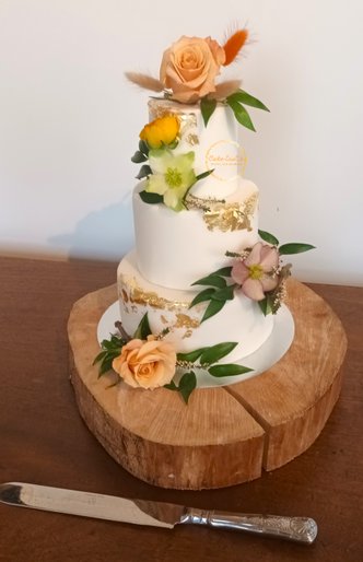 Wedding Cakes Worceestershire | Cotswold Wedding Cakes| Getting Married | WEdding Cake | Rustic WEdding Cakes | Elegant Wedding Cakes | Fondant Wedding Cakes | Modern Wedding Cakes | Cake-tastic Worcestershire |  Cakes