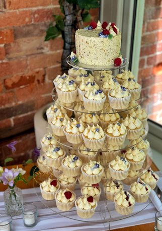 Wedding Cupcake Tower | Wedding Cutting Cake | CAke-tastic Worcestershire | Rustic Wedding Cake | Bespoke Wedding Cupcakes