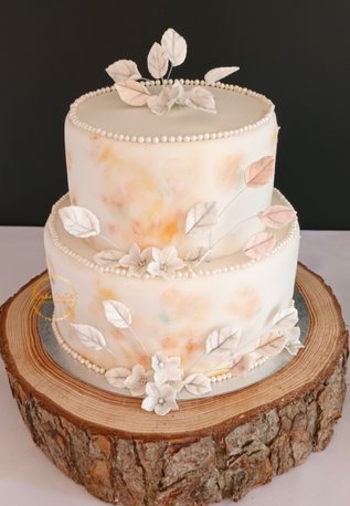 Autumn Wedding Cakes | Fondant  Wedding Cake |  Pearls and Leaves Wedding Cake | Modern Wedding Cake | 